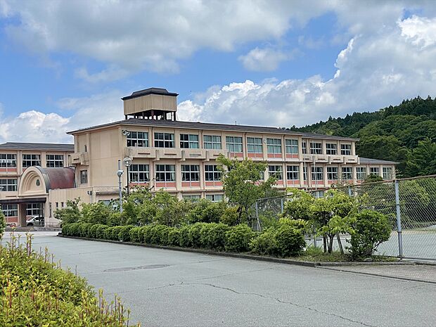 御殿場市立富士岡中学校まで(650m)