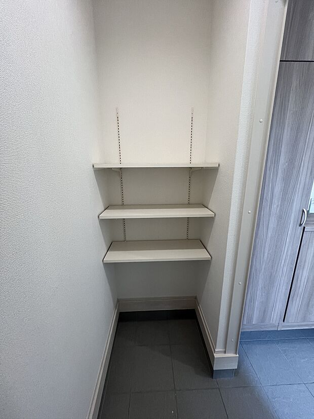 玄関内シューズクローゼットあり。