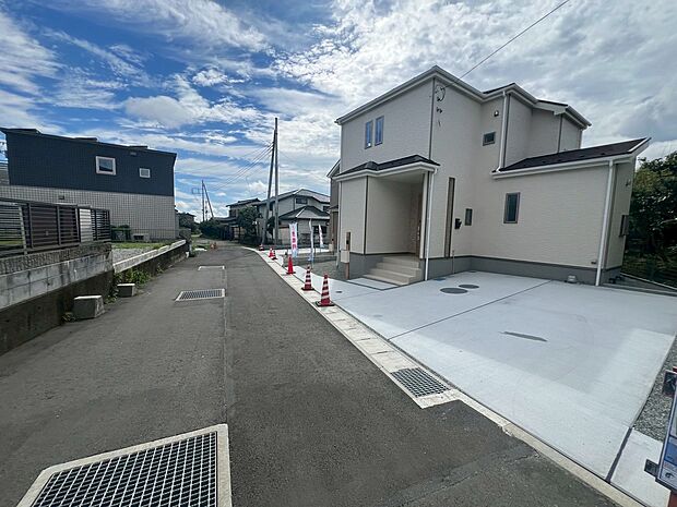 お車通りの少ない全面道路