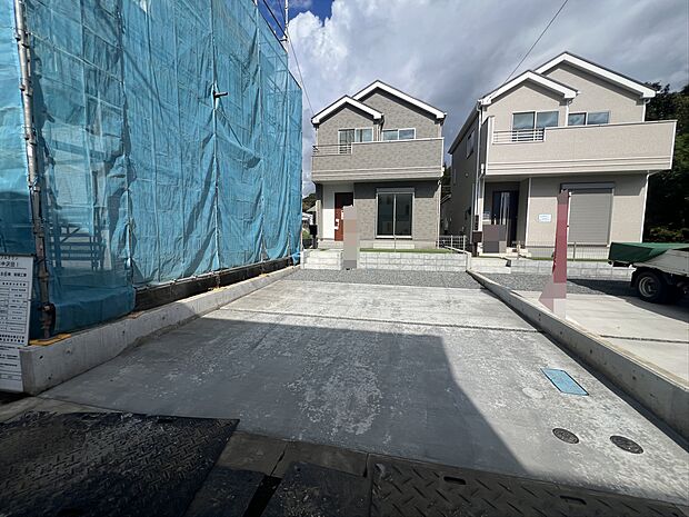 駐車スペースも広々です!