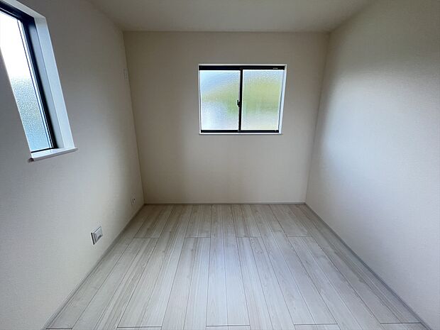 2階居室。お子様に一人部屋を持たせてあげられます。