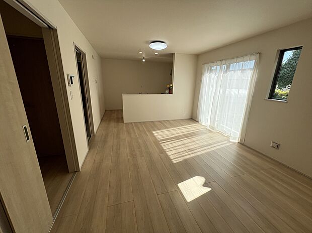 LDK広々16帖!南向きで陽当たり良好。