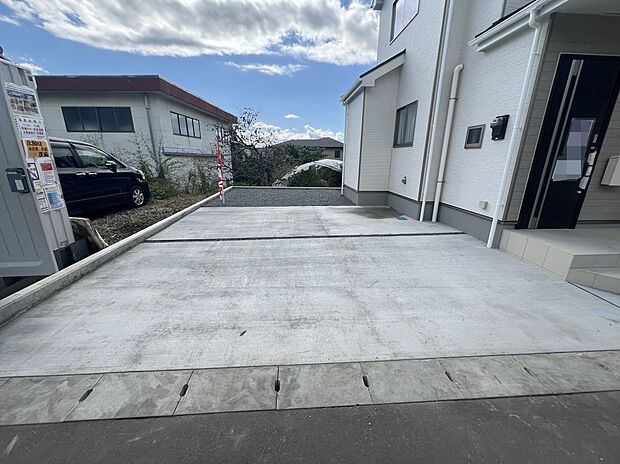 カースペース並列2台可。