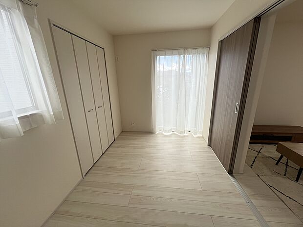 1階LDKの横の居室です。