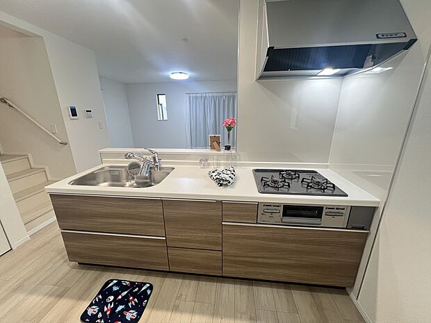 リビングを見渡せるカウンターキッチン!