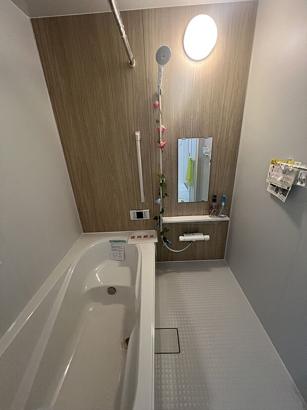 浴室乾燥機完備のバスルーム。