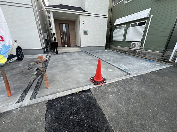 カースペース並列2台駐車可です!