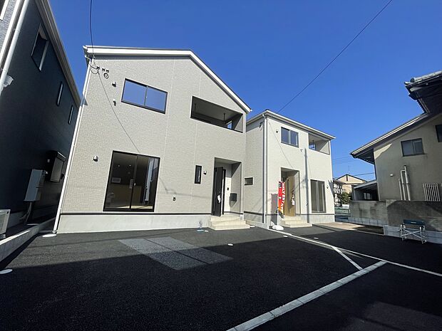 【外観】街並みに調和する、飽きのこないシンプルな外観デザインに仕上がりました。