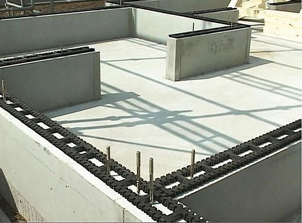 基礎パッキン工法により床下の湿気を排出して理想的な床下環境を実現