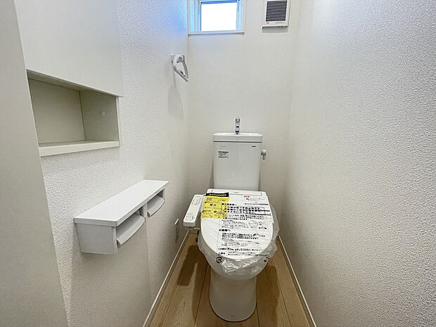 1階・2階の2箇所に快適な温水洗浄便座付きトイレを完備。朝の忙しい時間帯も安心です。