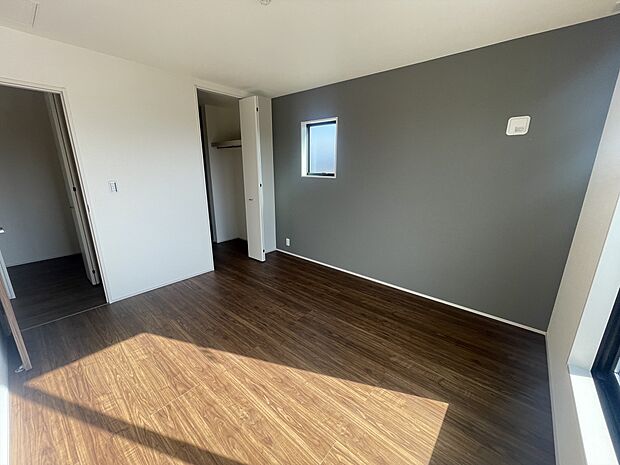 アクセントクロスがお洒落な主寝室