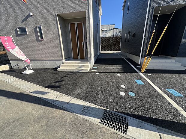 駐車場スペース。縦列駐車です。