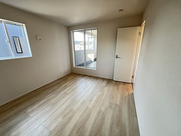 各居室2面採光で明るい室内です。