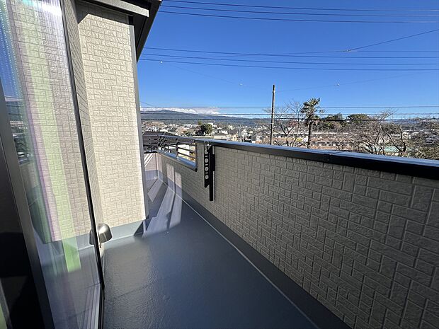 お洗濯物も良く乾く南向きバルコニー。