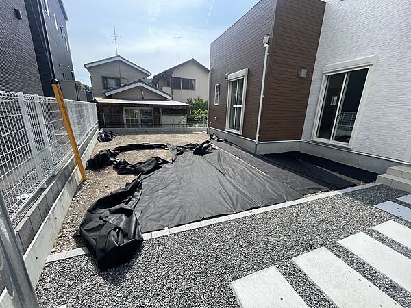 広々とした南庭つき