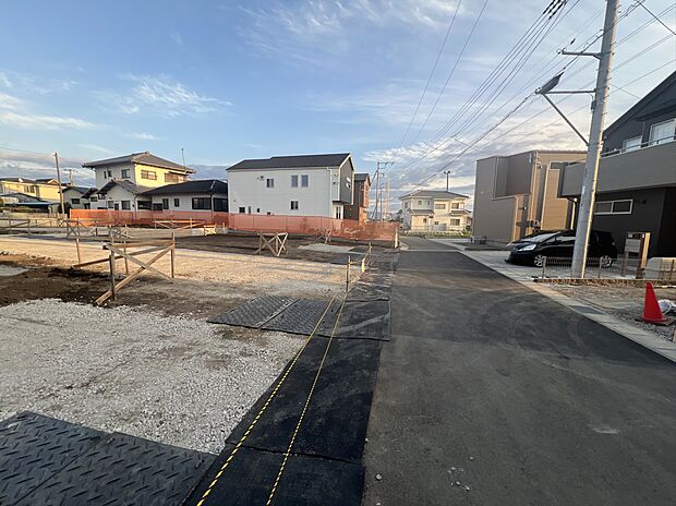 閑静な住宅街です。お車通りの少ないエリア。