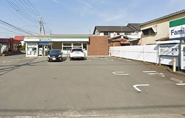 ファミリーマートまで(270m)