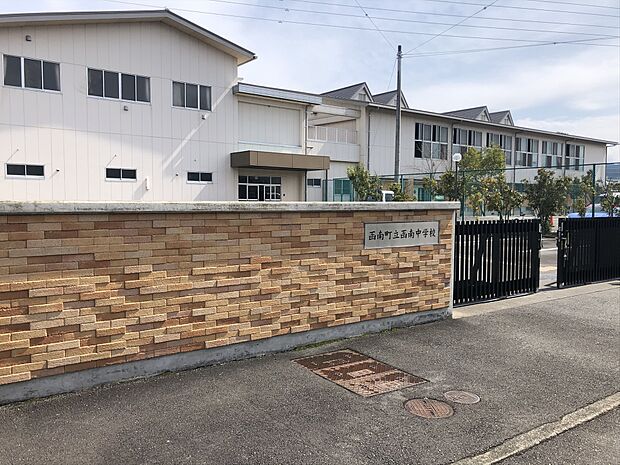 函南町立函南中学校まで(678m)