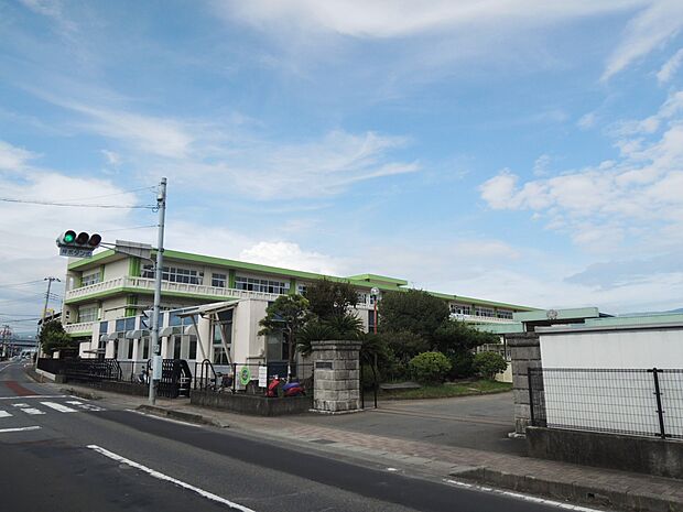 函南町立函南小学校まで(523m)