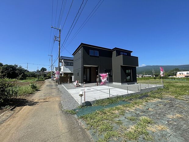 車通りの少ない前面道路