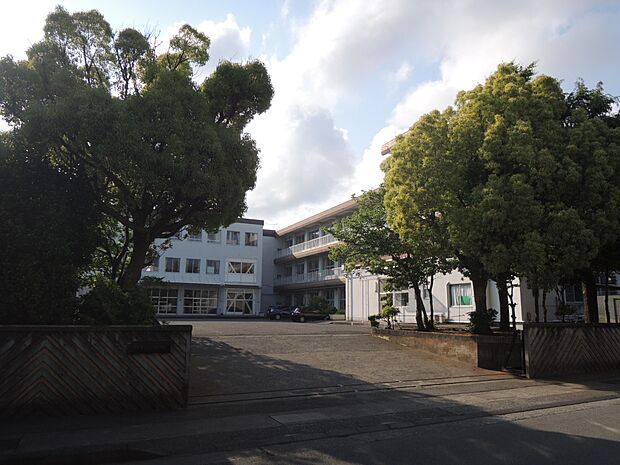 沼津市立今沢中学校まで(822m)