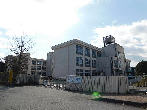 御殿場市立朝日小学校まで（900m）