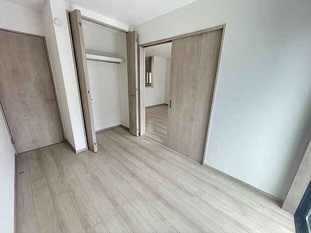 全室2面採光で暖かな陽の光が差し込むお家です。