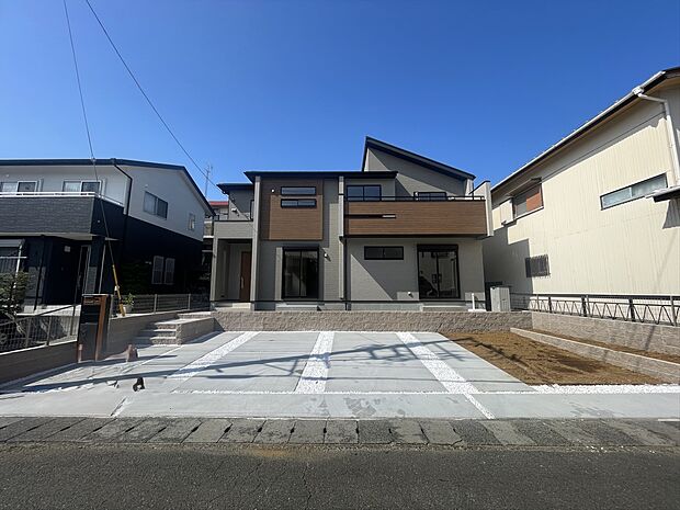 カースペース広々で毎日の駐車もスムーズに行えます!