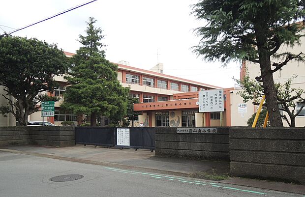 伊豆の国市韮山南小学校まで(1200m)