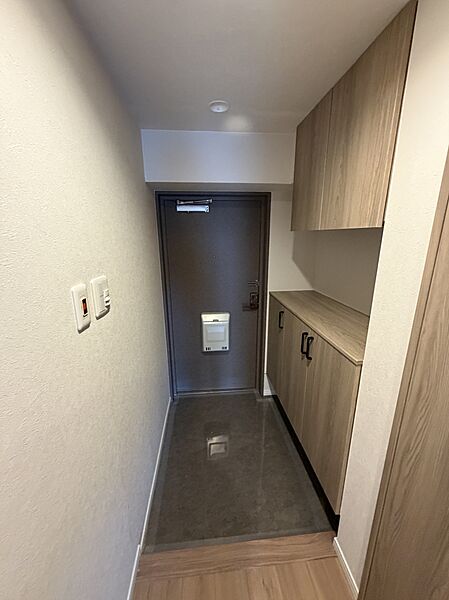 大きなシューズボックスを設置した玄関内。