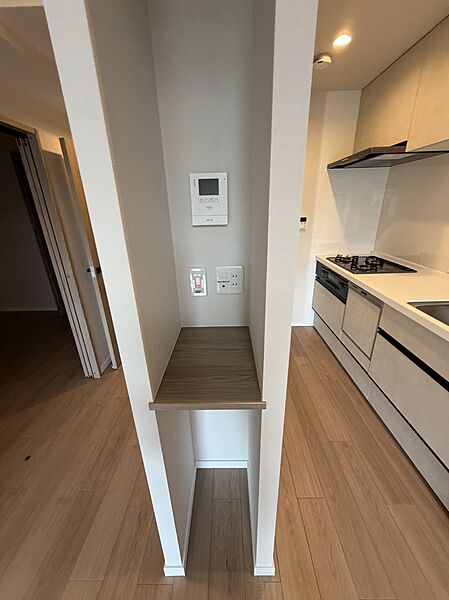 ルーターや固定電話置場としてご使用頂けるスペースです。