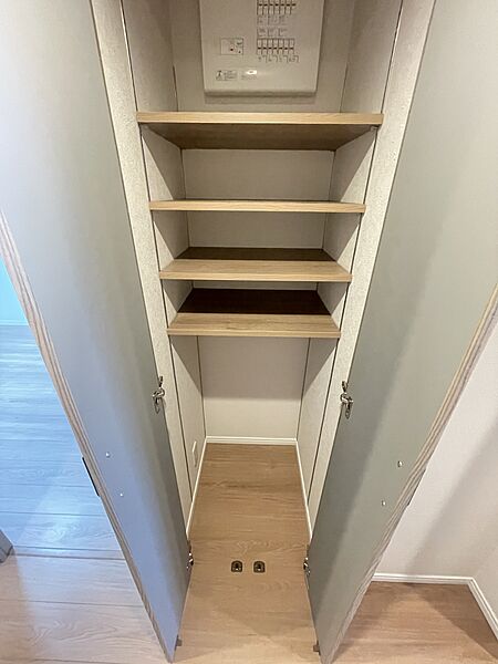 あると嬉しい廊下収納付き！
