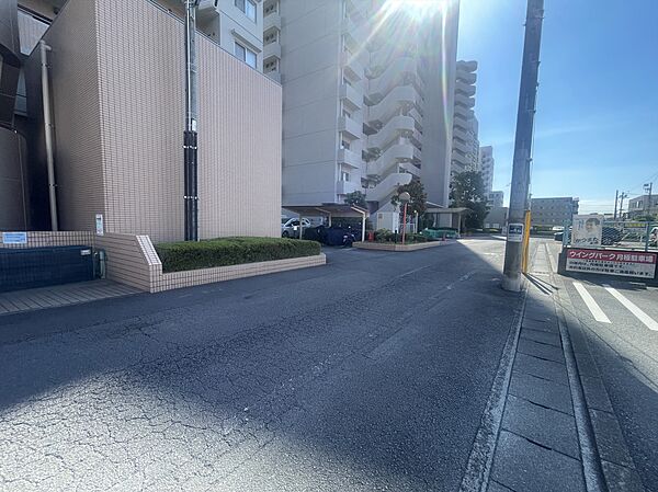 広々とした洗面道路