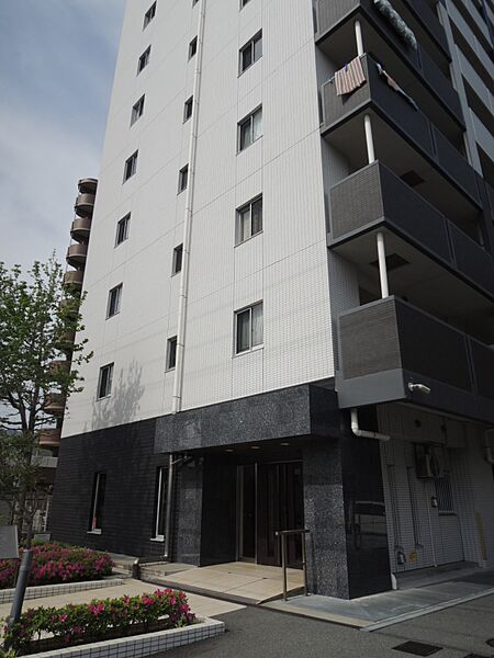 外観写真。マンション入り口部分です。
