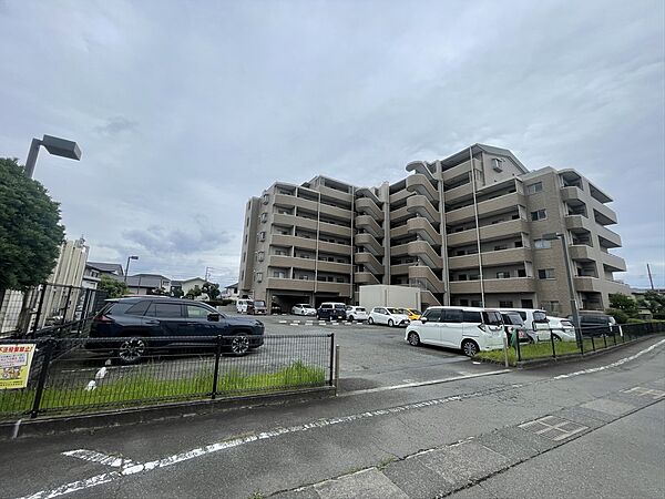 【駐車場】敷地内の平置き駐車場にて空きございます。2台目以降は近隣駐車場にてお探し致します。