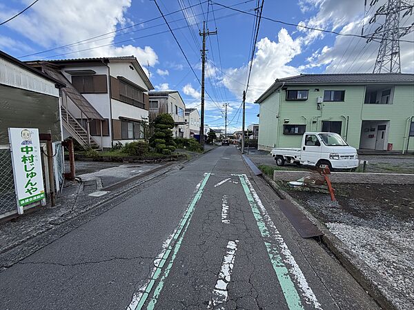 【現状外観写真】交通量の少ない、大通りから離れた住環境。是非実際にご覧ください。