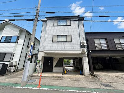 外観:【現地外観写真】三島市文教町に3階建の広々戸建が登場です!2世帯住宅の方にもピッタリな広さです! 外観:【現地外観写真】三島市文教町に3階建の広々戸建が登場です!2世帯住宅の方にもピッタリな広さです!