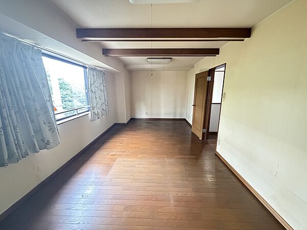 【3階洋室】3階にも広々とした洋室あり。主寝室はもちろん、お子様のお部屋でもゆとりのある空間です！