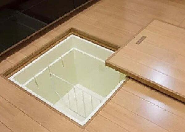【床下収納】キッチンまわりの収納に便利な床下収納です。