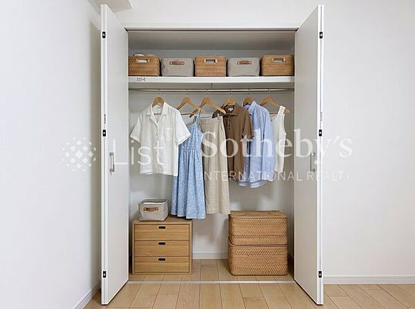 ■収納■各お部屋には容量たっぷりのクローゼット付き♪お洋服やかさばる荷物もすっきり整理できますね！※本画像はAI加工を施したイメージです。