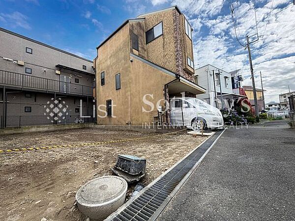 ◆現地◆建築条件無し！2駅徒歩10分以内の立地になります！3階建て3SLDKの間取りの参考プランございます！スーパー、ドラックストア徒歩10分以内にあります！