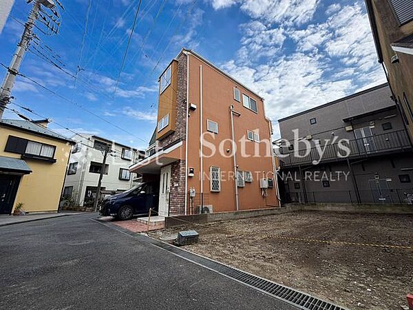 ◆現地◆建築条件無しのためお好きなハウスメーカーで建築可能！土地面積60m2以上の土地！道路に接する間口は約5.5mありお車の駐車も楽です！周辺は落ち着いた住宅街！