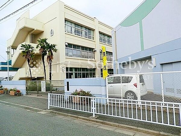 横浜市立中川中学校 自立に向かう大切な時期を支える中学校。集中して学べる環境と、のびのび成長できる雰囲気がそろっています。 1800m