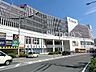 周辺：サクラス戸塚 徒歩15分。日常の買い物も、休日のお出かけも、すべてが一か所で完結できる商業施設が近くにあり、暮らしがより快適で楽しくなります。 1200m
