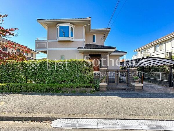 ◆外観◆周辺は閑静な住宅街！土地面積は240m2以上ありテラスや庭付き！5LDKの広々間取りでリビングは南東向きになり陽当り良好！※画像は一部イメージ加工を行っており、実際とは異なる場合があります。