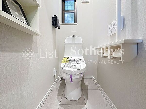 ■レストルーム■いつでも快適・清潔に保てるシャワートイレ。(家具小物類は物件に含まれません)