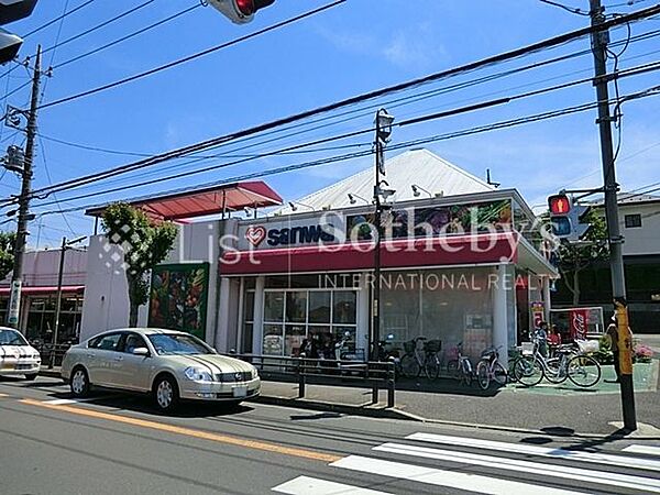三和奈良北店 毎日の買い物を支えるスーパーが近くにあると、重い荷物もすぐに運べて、家事効率がアップ。時間も気持ちも余裕が持てます。 850m