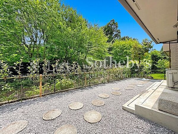 ■ガーデン■BBQや家庭菜園、子どもの遊び場まで、使い方は自由自在。※掲載画像はAI加工を施しております。実際の形状・色味・空模様・陽当たり等と異なる場合があります。