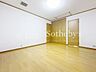 室内：◆居室◆2階居室は落ち着いた色味のフローリングや建具になりくつろぎの居室になります！広さもありますので主寝室としてお使いいただくのもオススメになります！