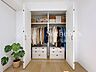 収納：■収納■各お部屋には容量たっぷりのクローゼット付き♪※本画像はAIによるバーチャルステージングを施したイメージです。
